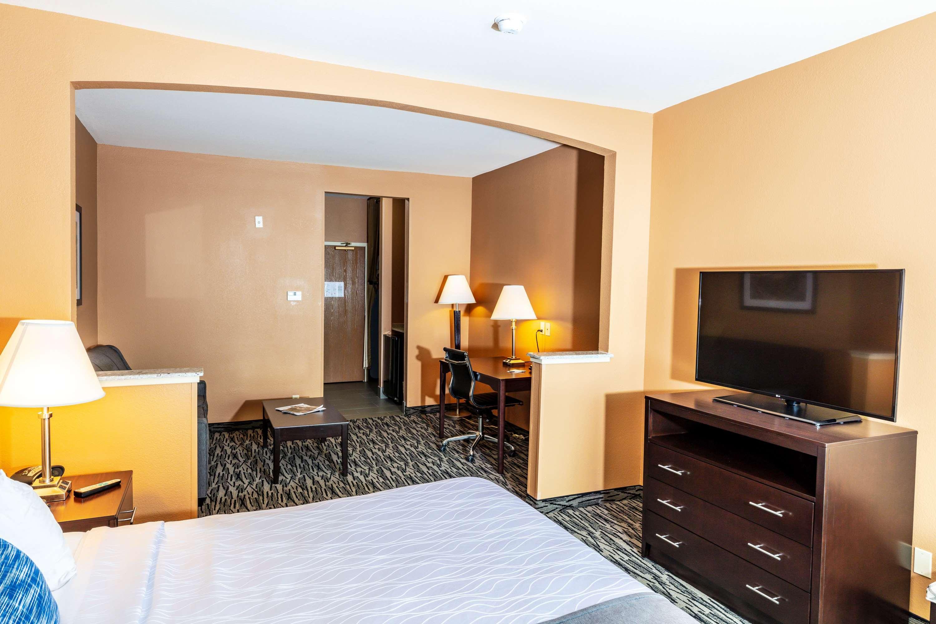 Best Western Plus Denton Inn & Suites Экстерьер фото