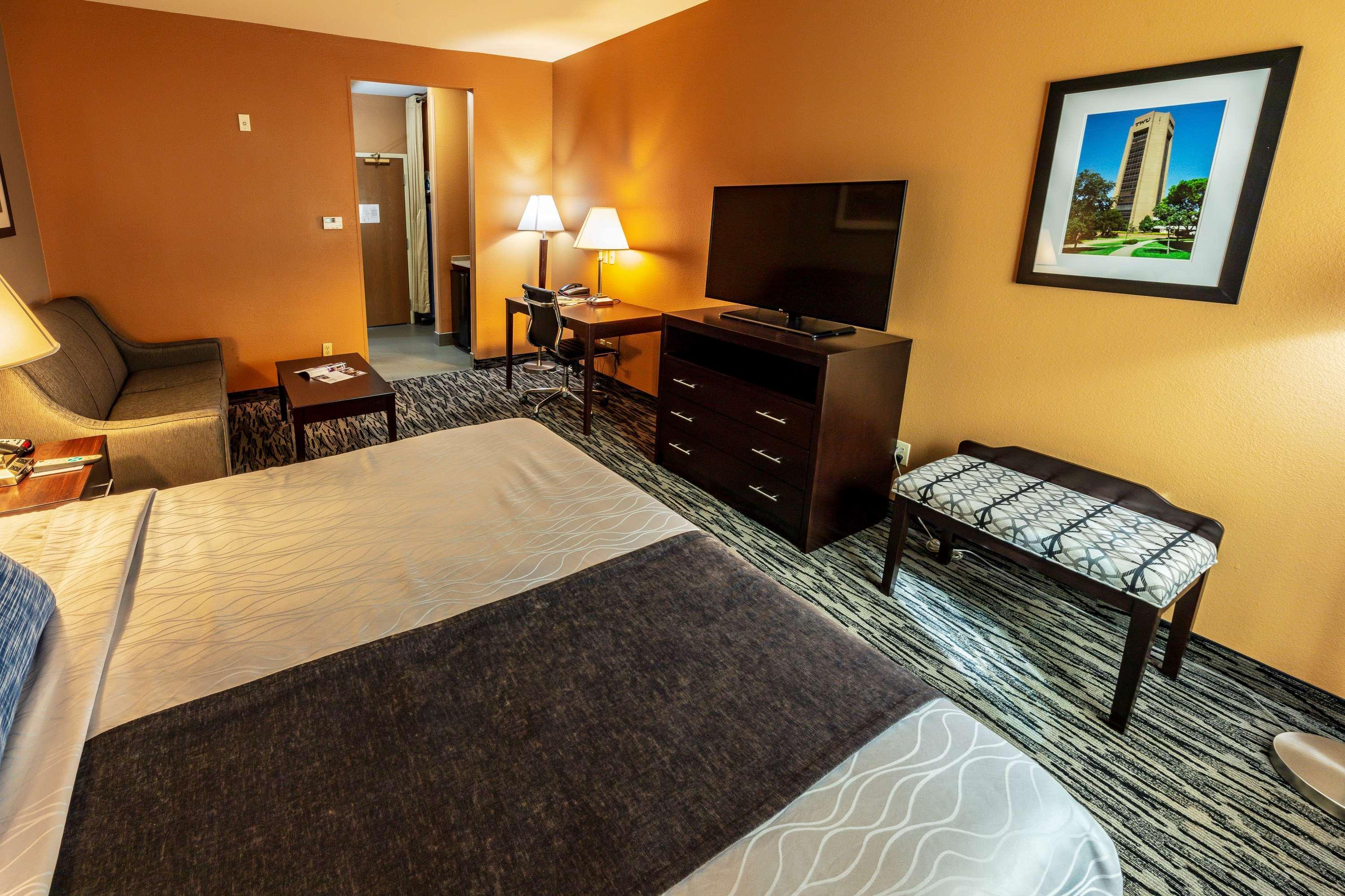 Best Western Plus Denton Inn & Suites Экстерьер фото