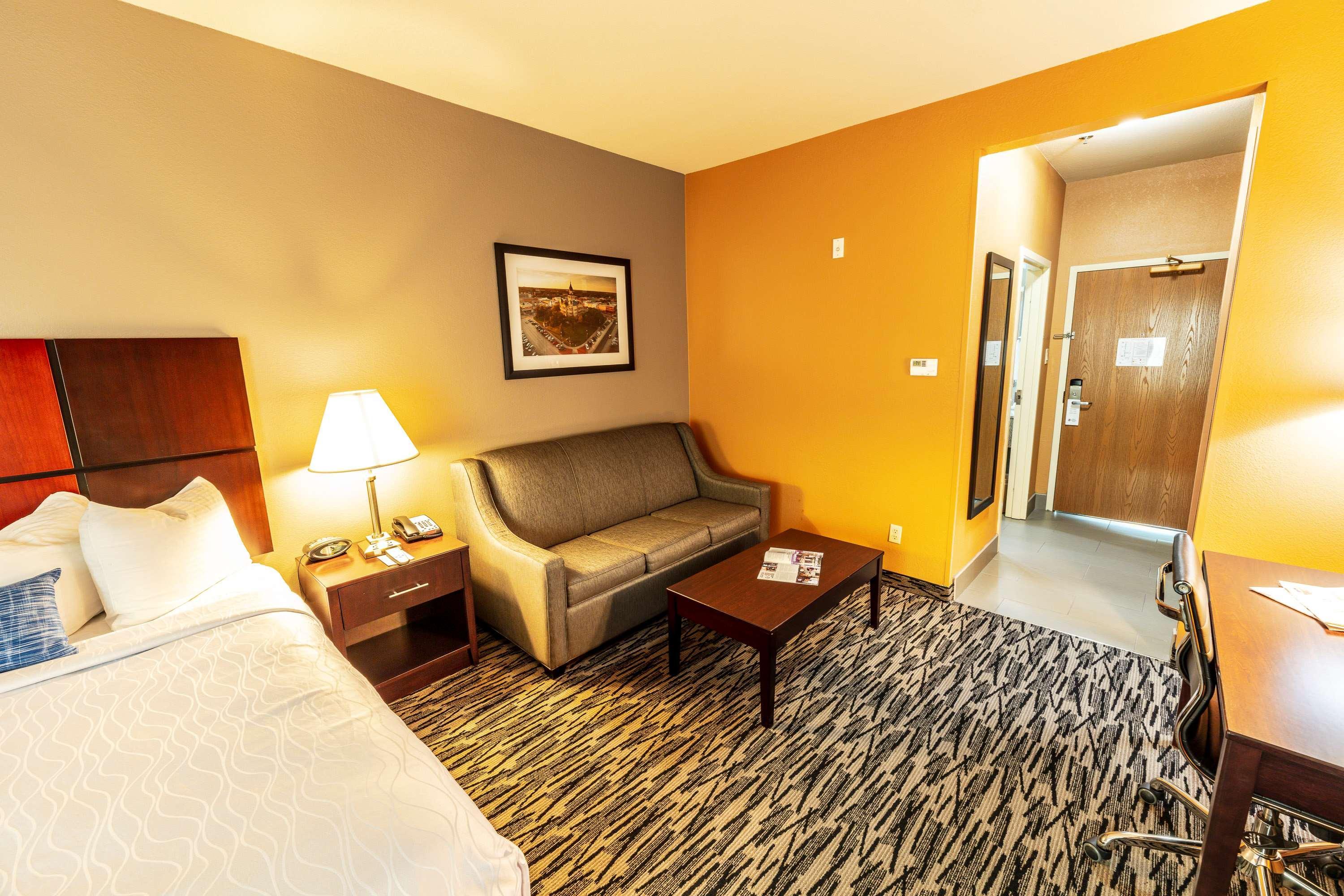 Best Western Plus Denton Inn & Suites Экстерьер фото