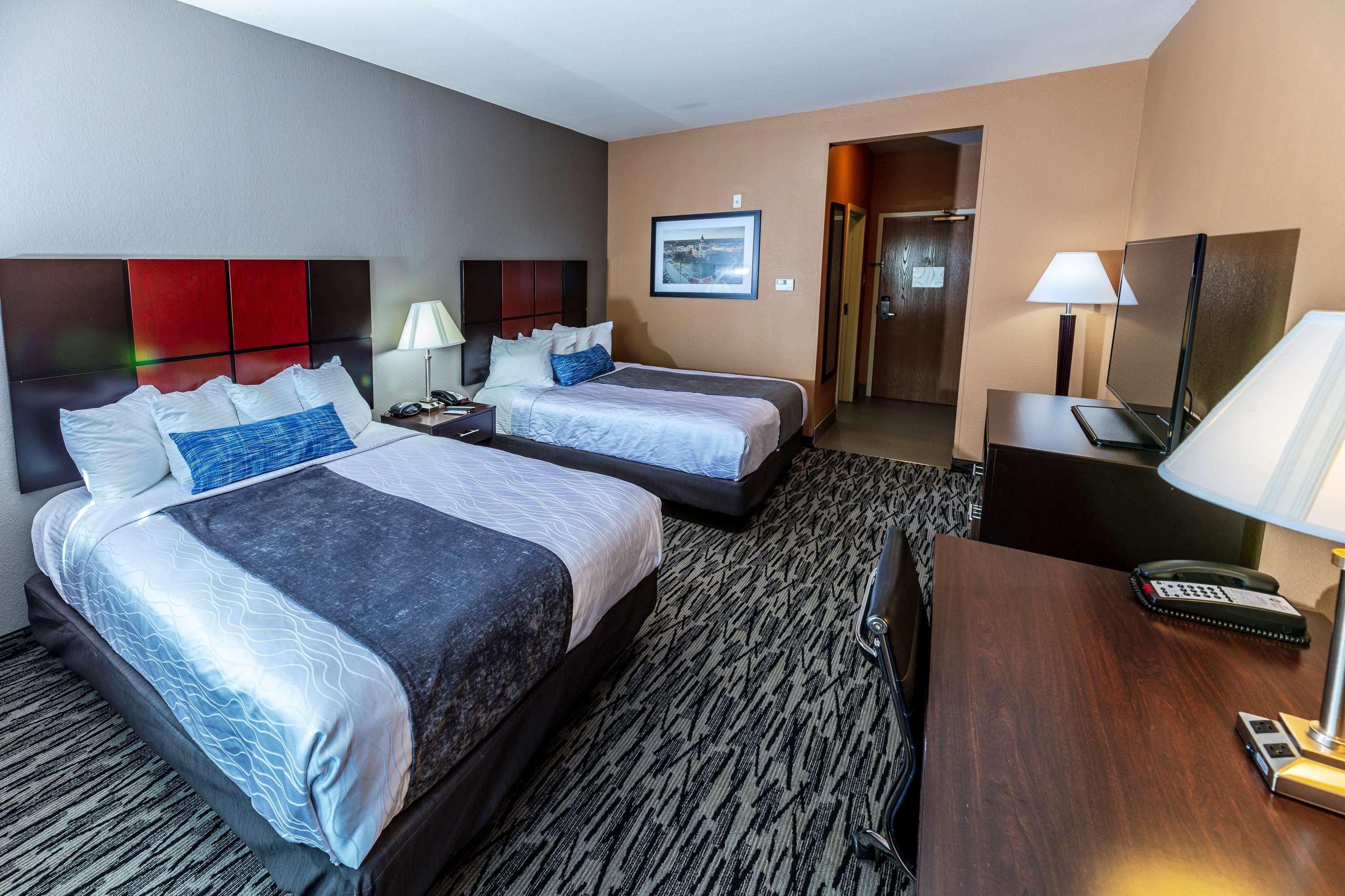 Best Western Plus Denton Inn & Suites Экстерьер фото