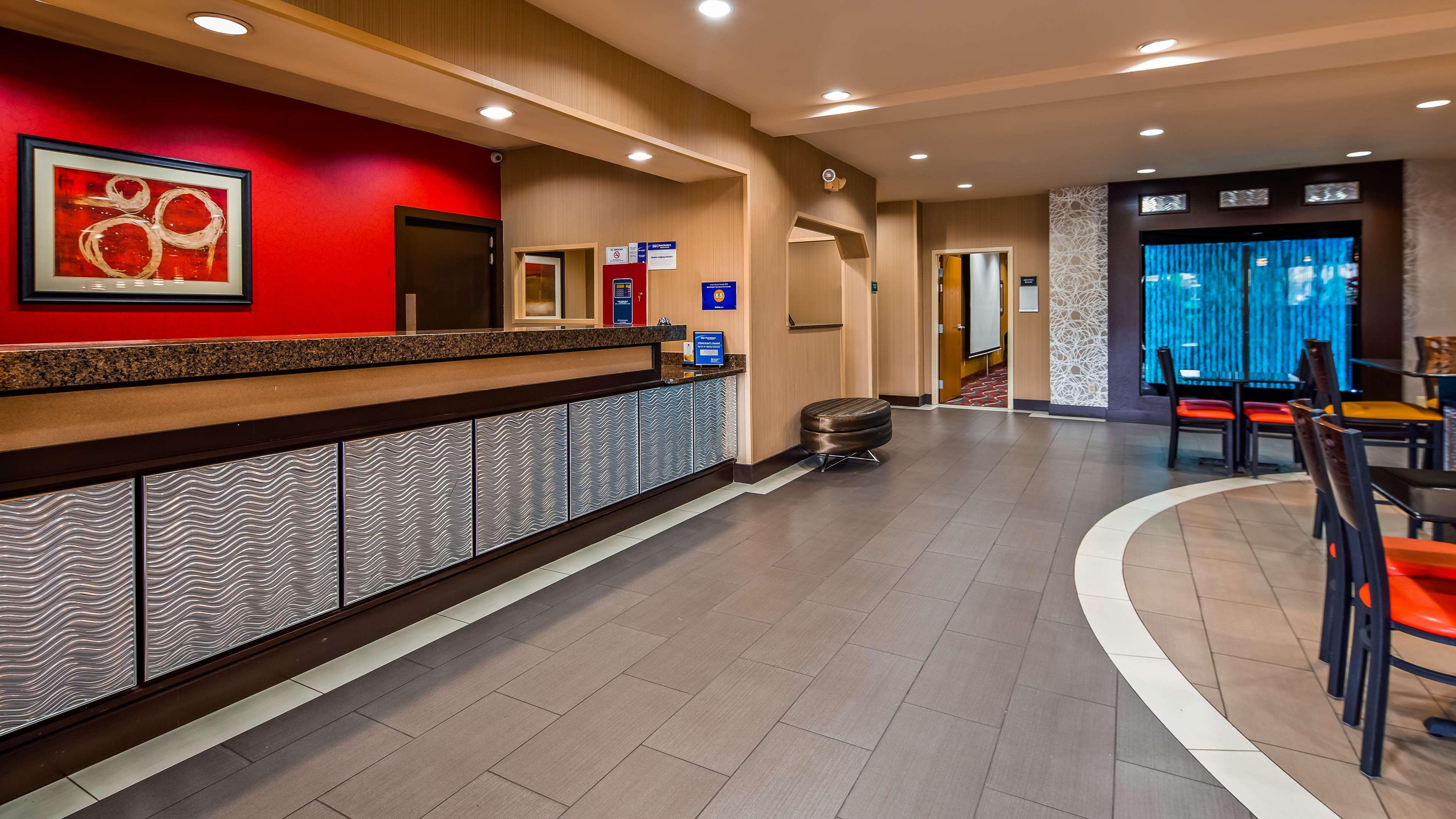 Best Western Plus Denton Inn & Suites Экстерьер фото