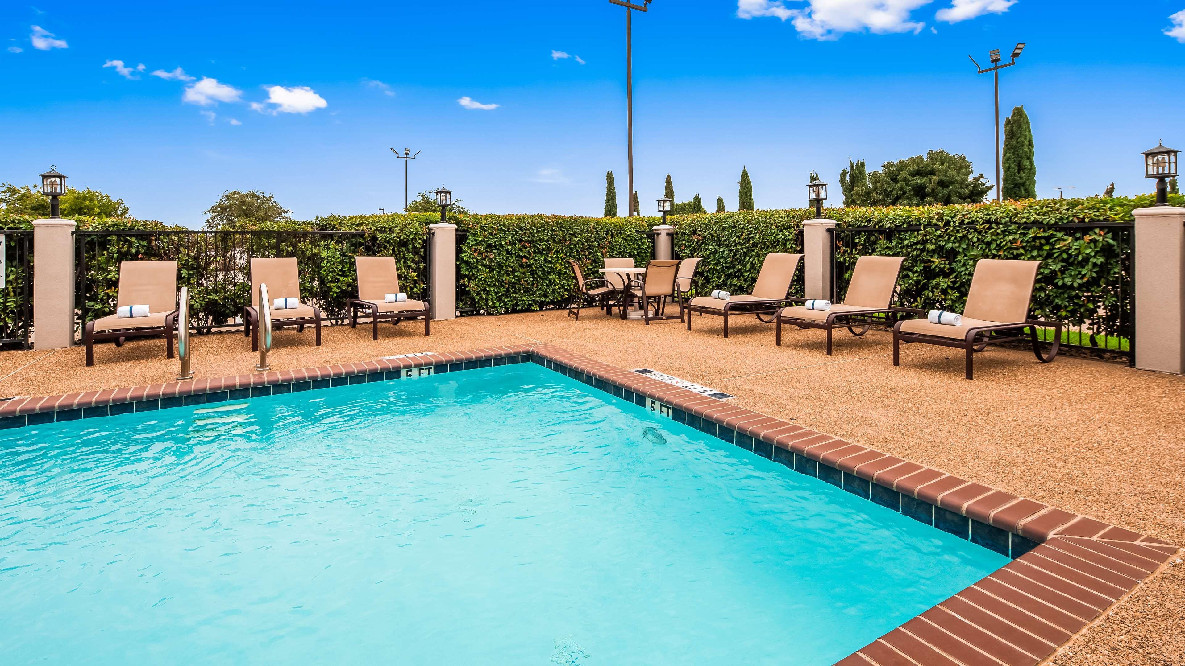 Best Western Plus Denton Inn & Suites Экстерьер фото