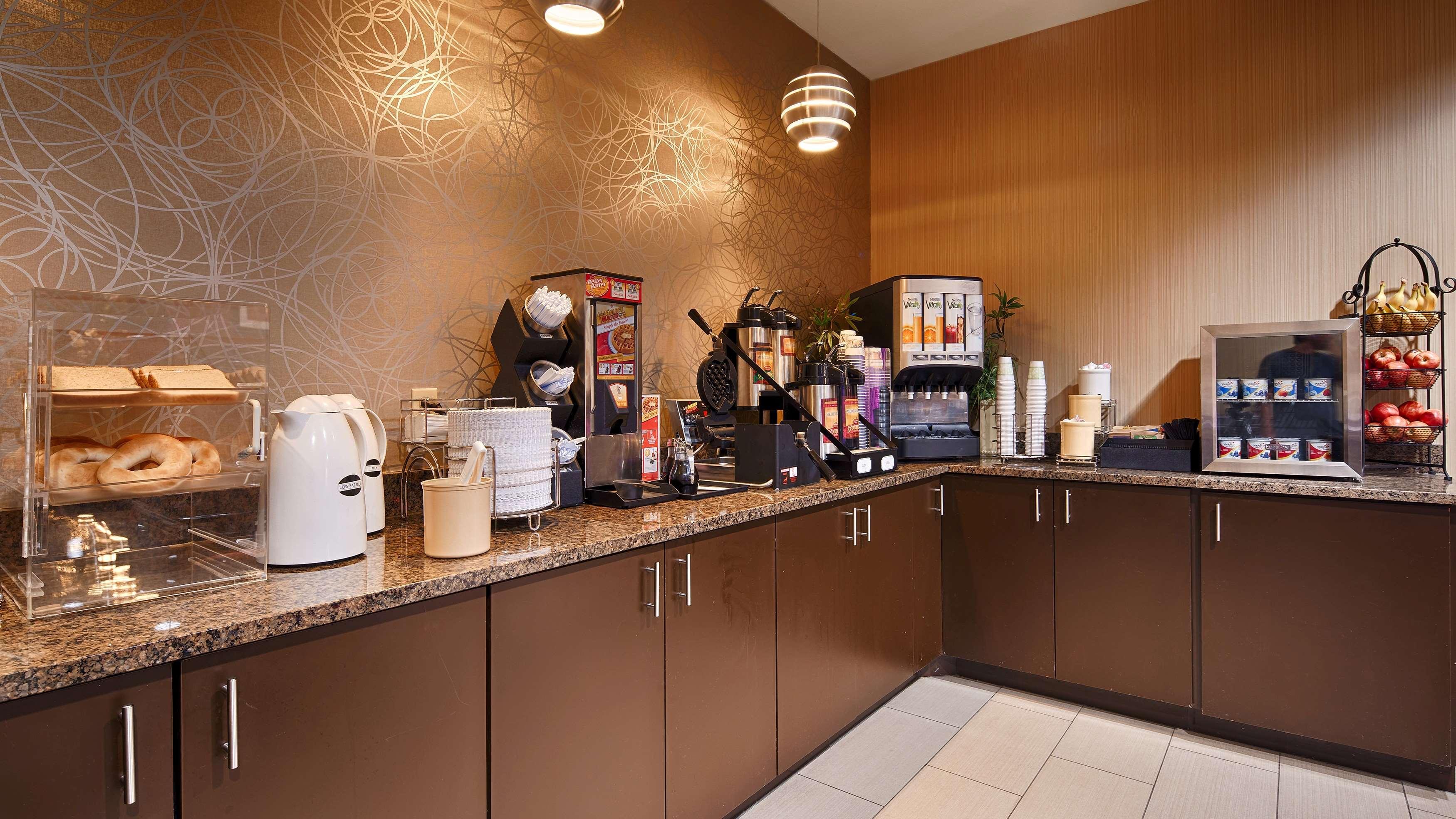 Best Western Plus Denton Inn & Suites Экстерьер фото